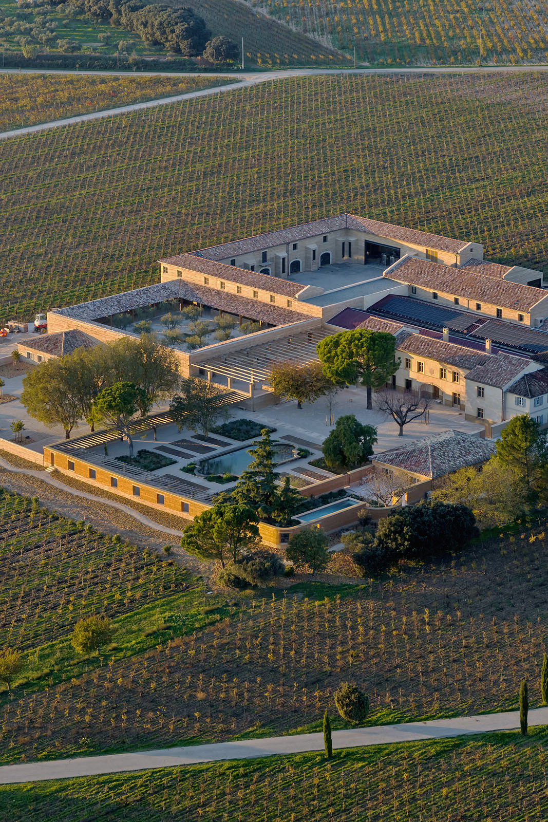Chateau de Beaucastel - Architecture Pisé